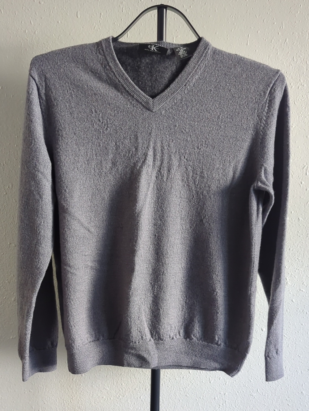 Calvin Klein Men's 100% Merino Wool V-Neck Sweater Gray Large